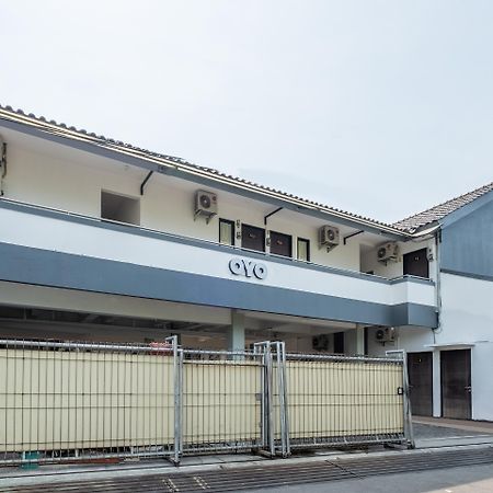 Oyo 1460 Anyelir Residence Cirebon Buitenkant foto
