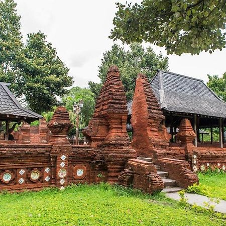 Oyo 1460 Anyelir Residence Cirebon Buitenkant foto