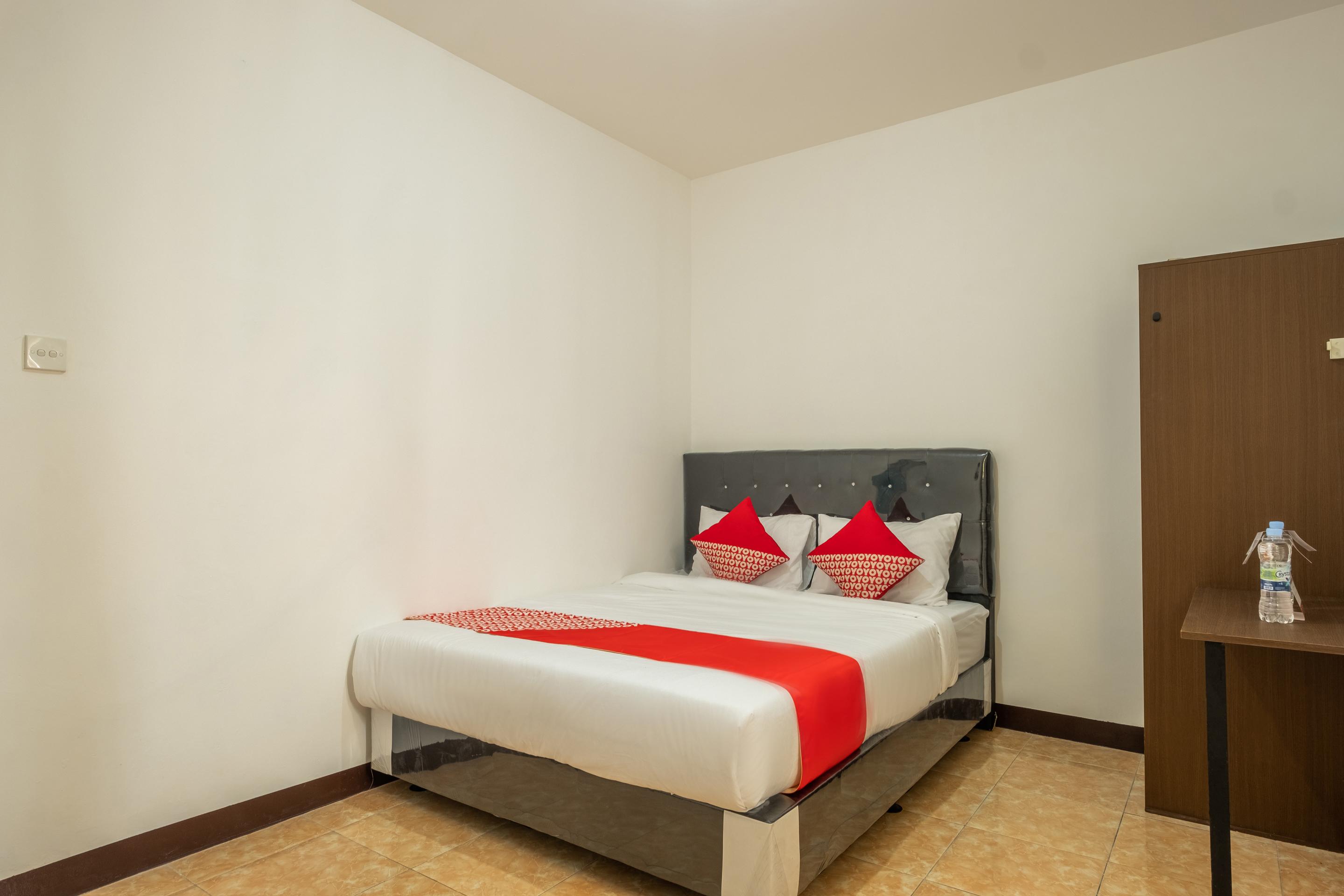 Oyo 1460 Anyelir Residence Cirebon Buitenkant foto