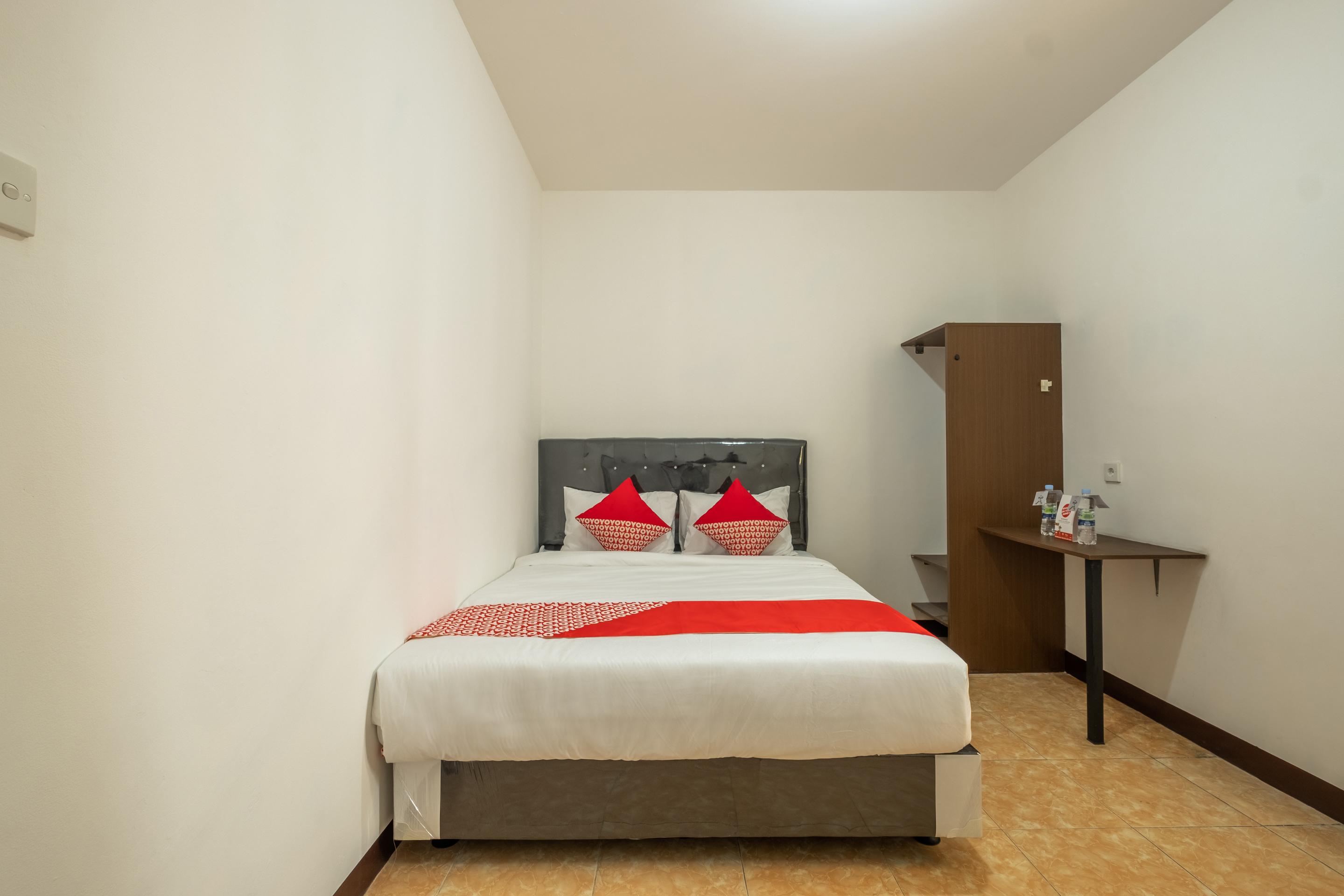 Oyo 1460 Anyelir Residence Cirebon Buitenkant foto