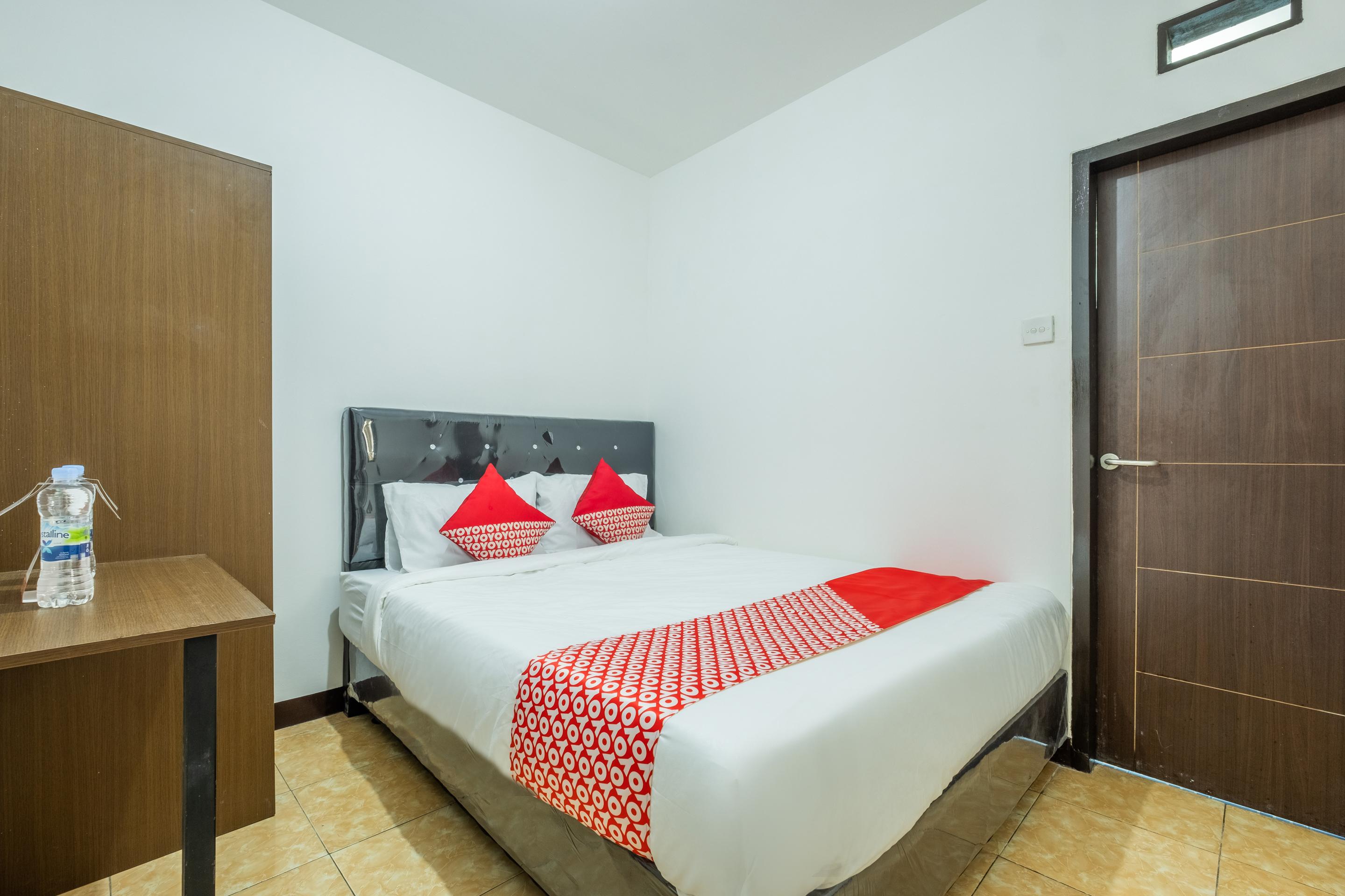 Oyo 1460 Anyelir Residence Cirebon Buitenkant foto