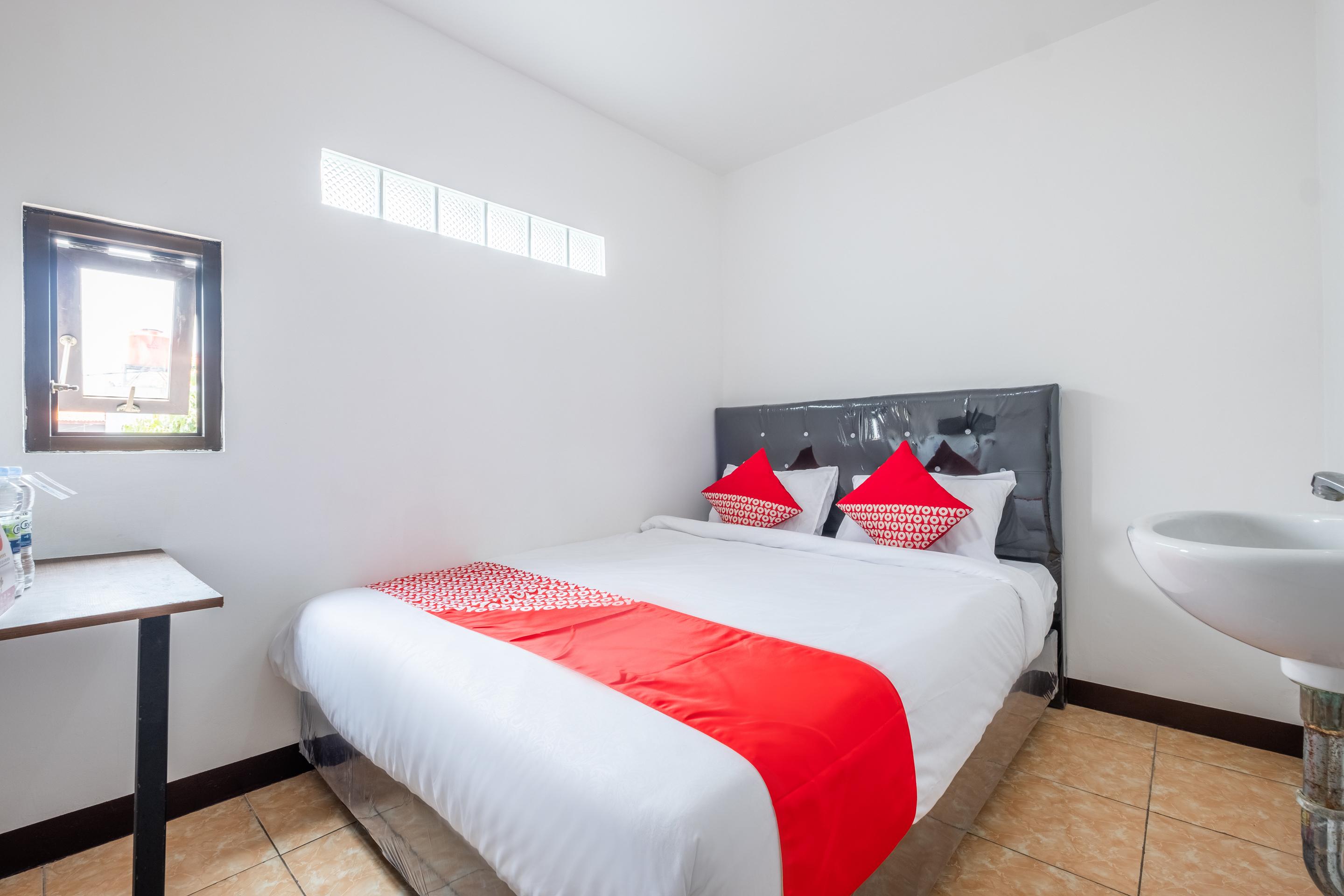 Oyo 1460 Anyelir Residence Cirebon Buitenkant foto