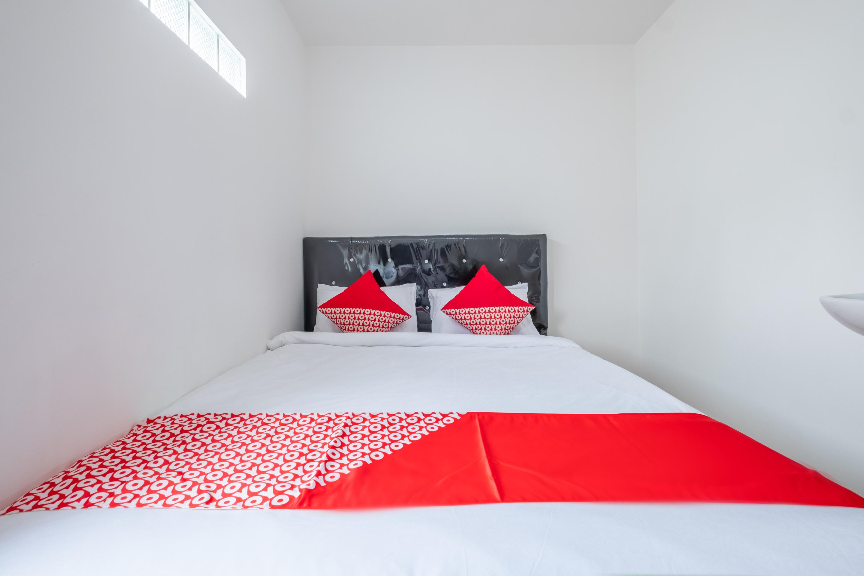 Oyo 1460 Anyelir Residence Cirebon Buitenkant foto