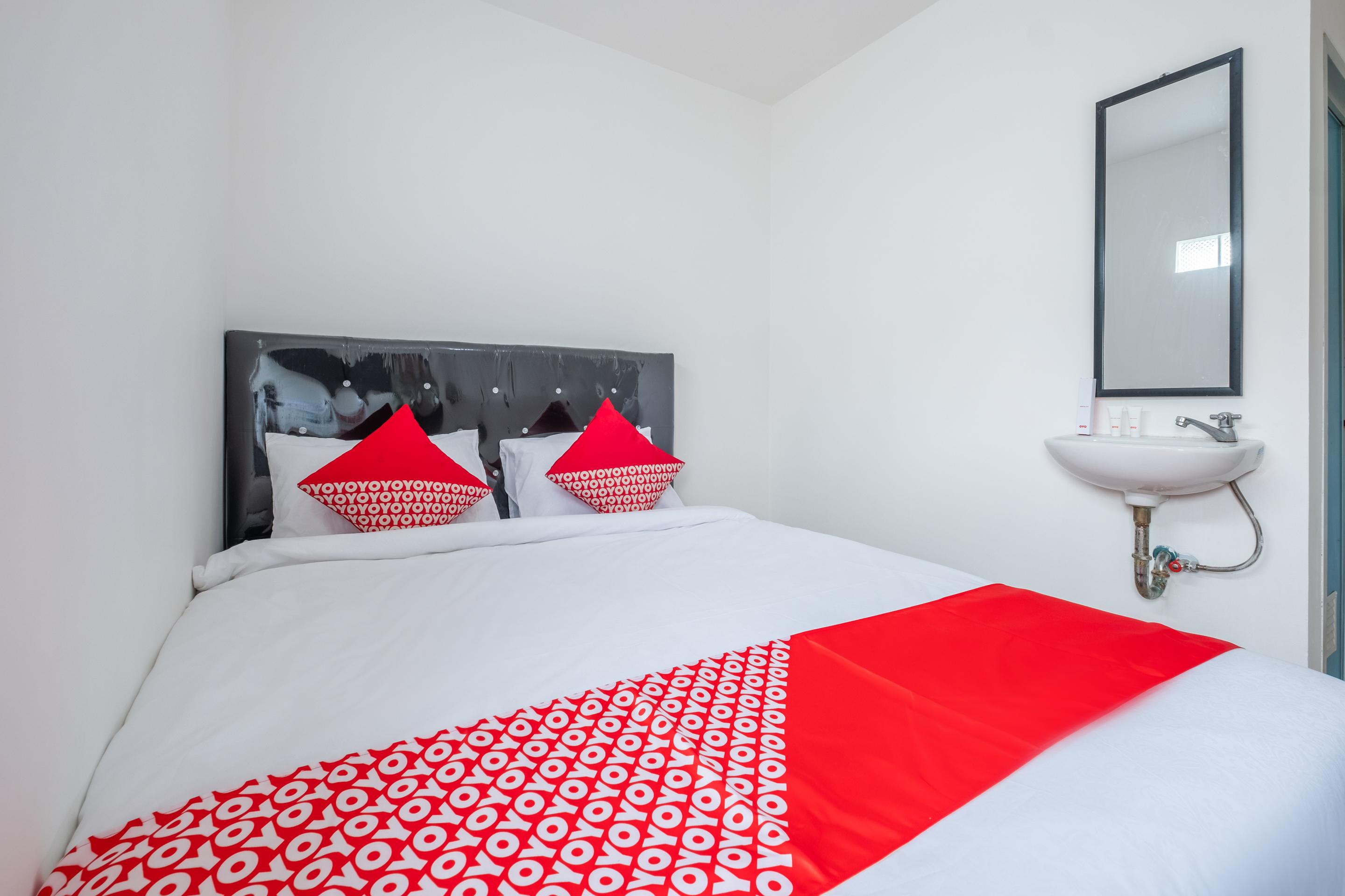 Oyo 1460 Anyelir Residence Cirebon Buitenkant foto
