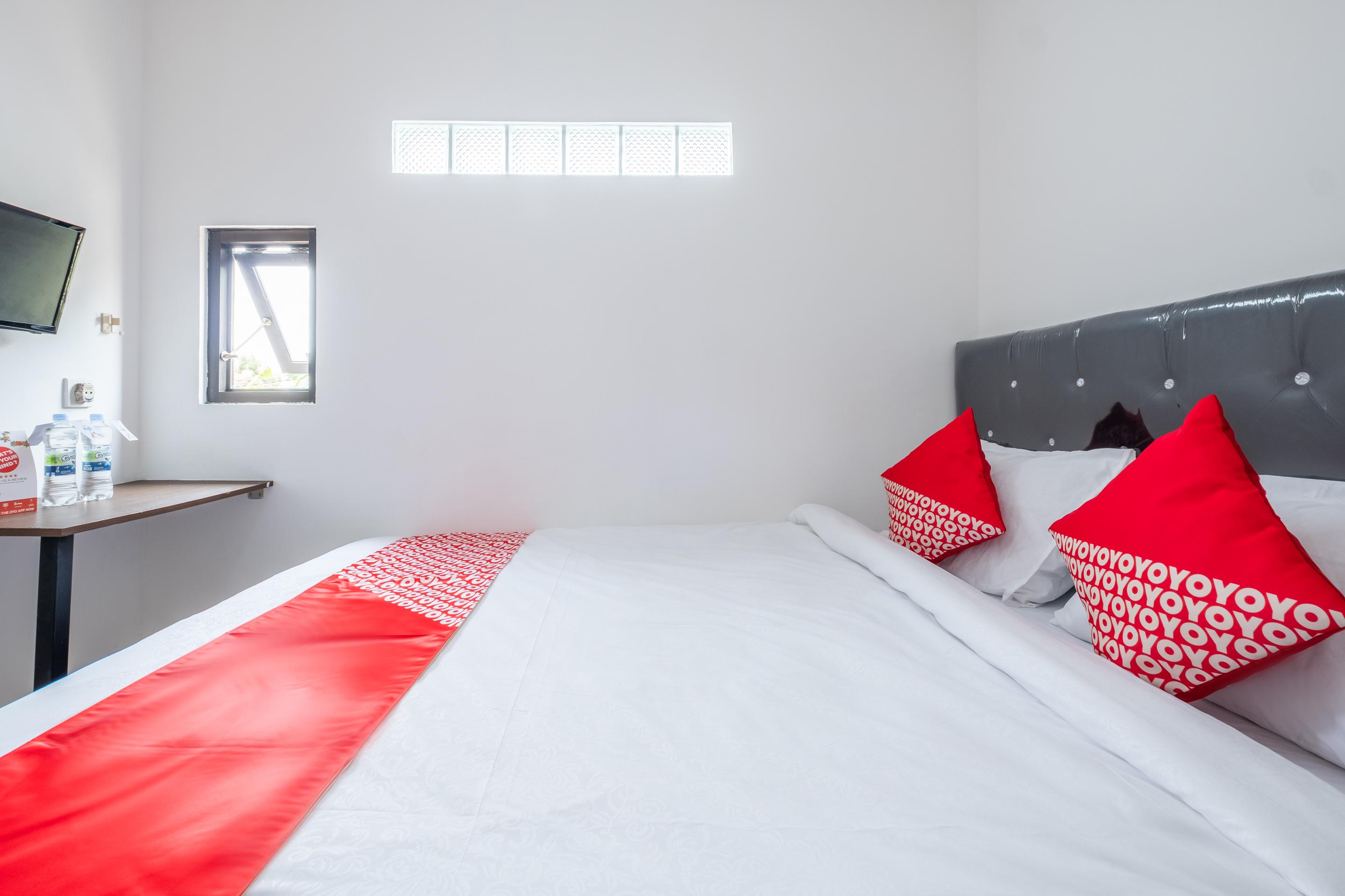 Oyo 1460 Anyelir Residence Cirebon Buitenkant foto