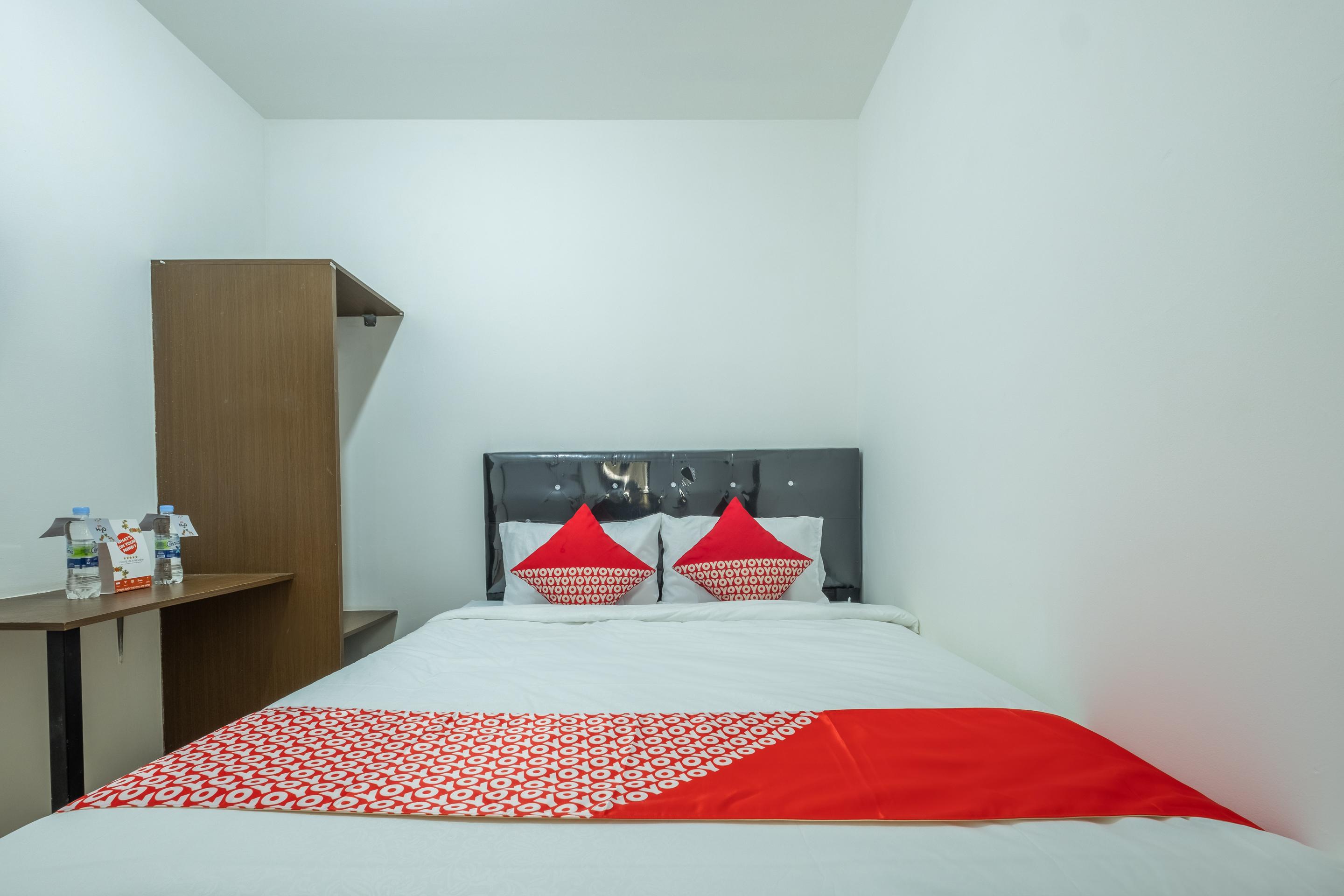 Oyo 1460 Anyelir Residence Cirebon Buitenkant foto