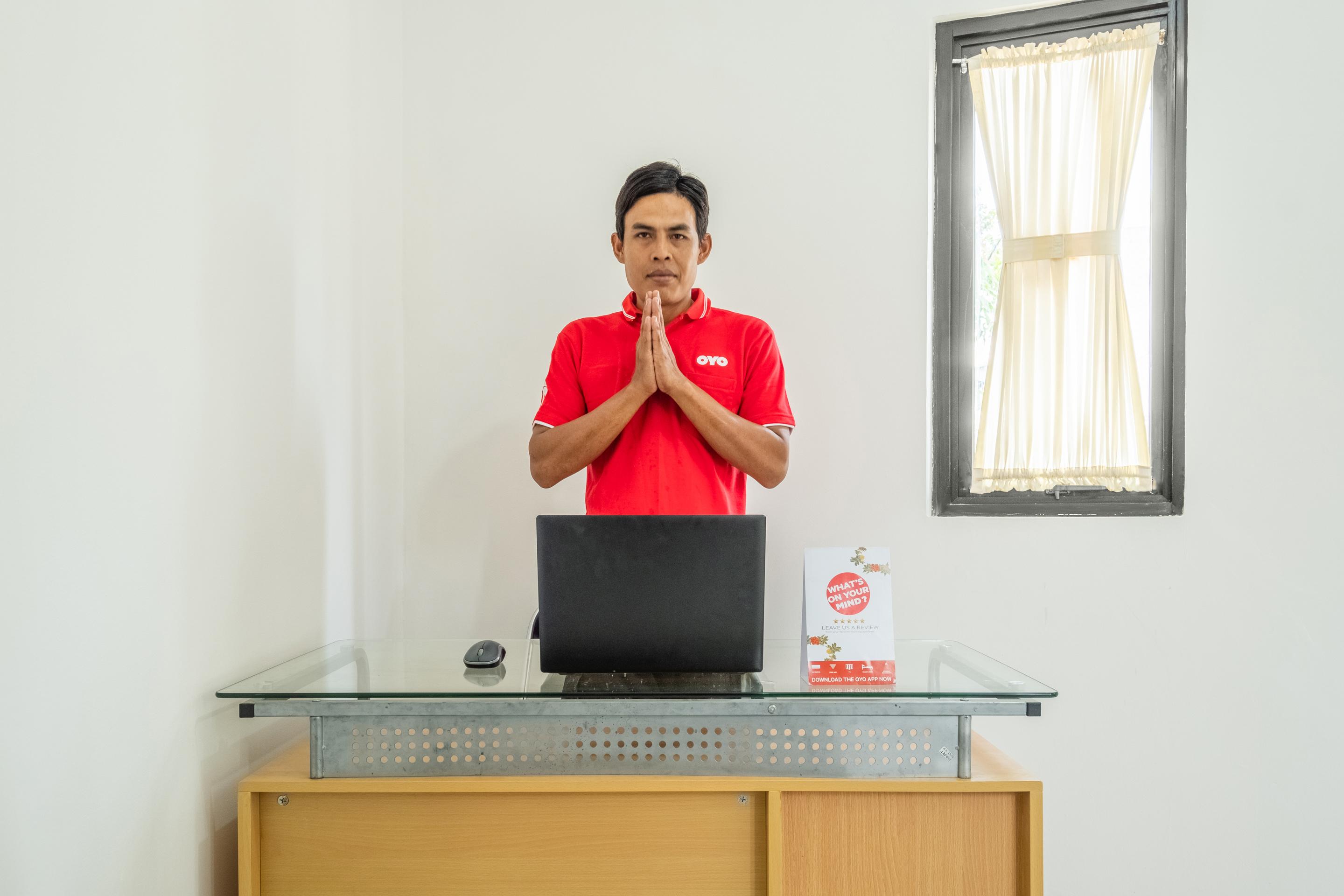 Oyo 1460 Anyelir Residence Cirebon Buitenkant foto