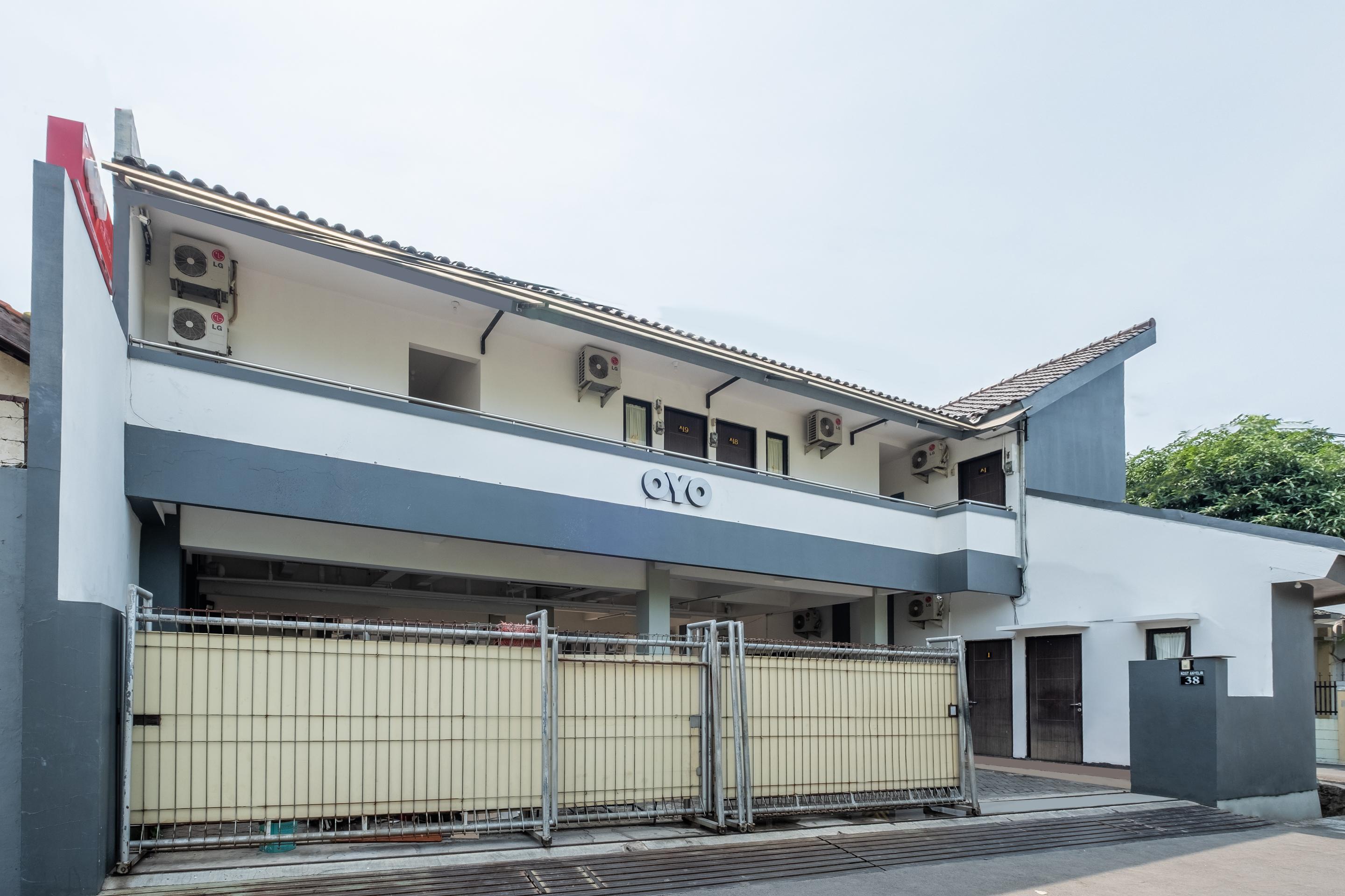 Oyo 1460 Anyelir Residence Cirebon Buitenkant foto