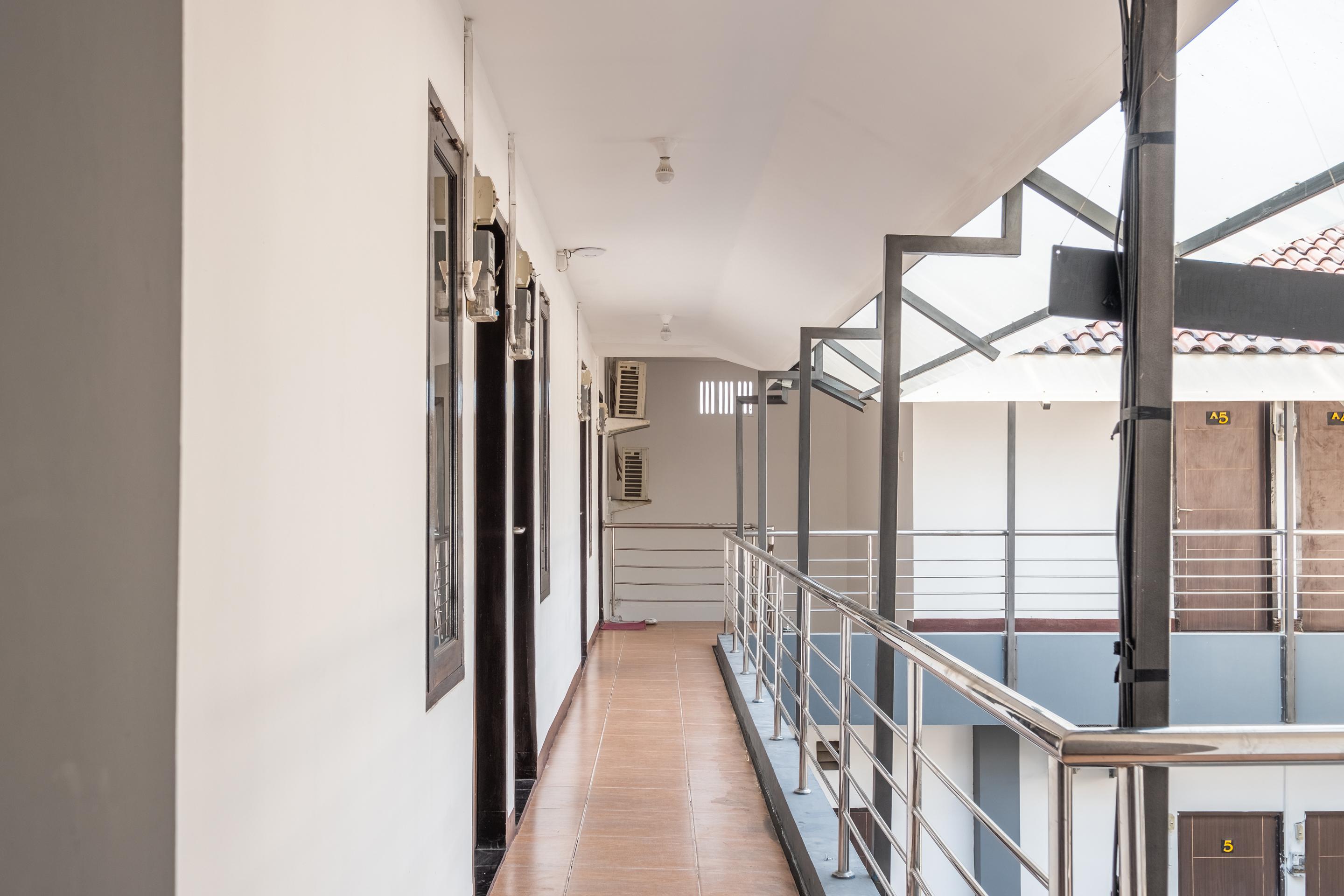 Oyo 1460 Anyelir Residence Cirebon Buitenkant foto