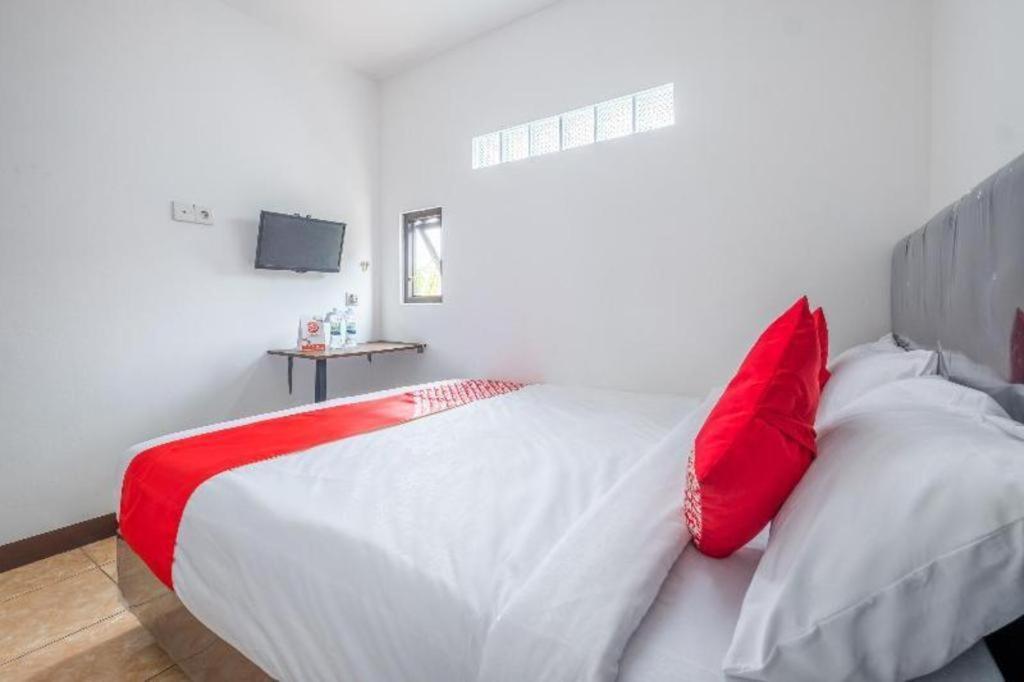 Oyo 1460 Anyelir Residence Cirebon Buitenkant foto